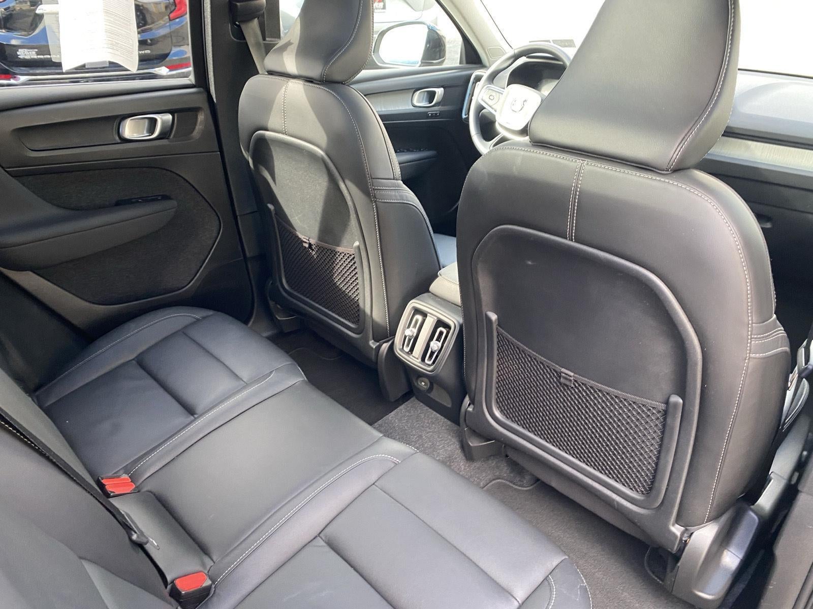 2024 Volvo XC40 Plus Bright Theme