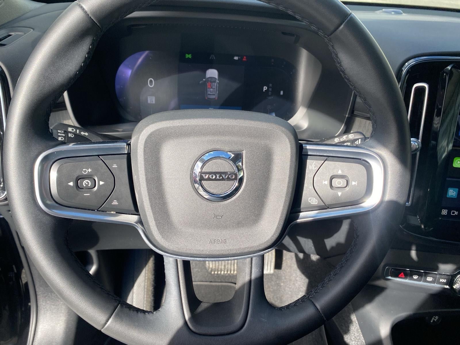 2024 Volvo XC40 Plus Bright Theme