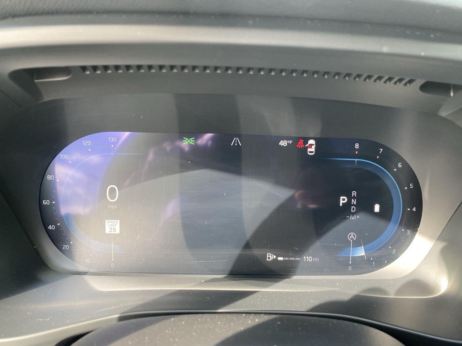 2024 Volvo XC40 Plus Bright Theme
