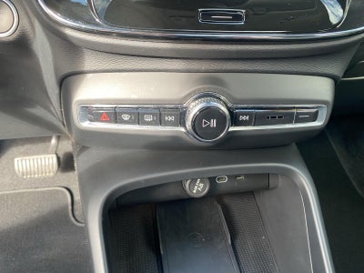 2024 Volvo XC40 Plus Bright Theme