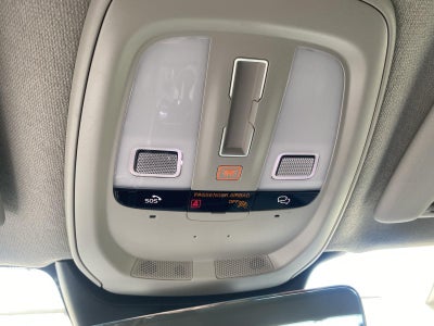 2024 Volvo XC40 Plus Bright Theme
