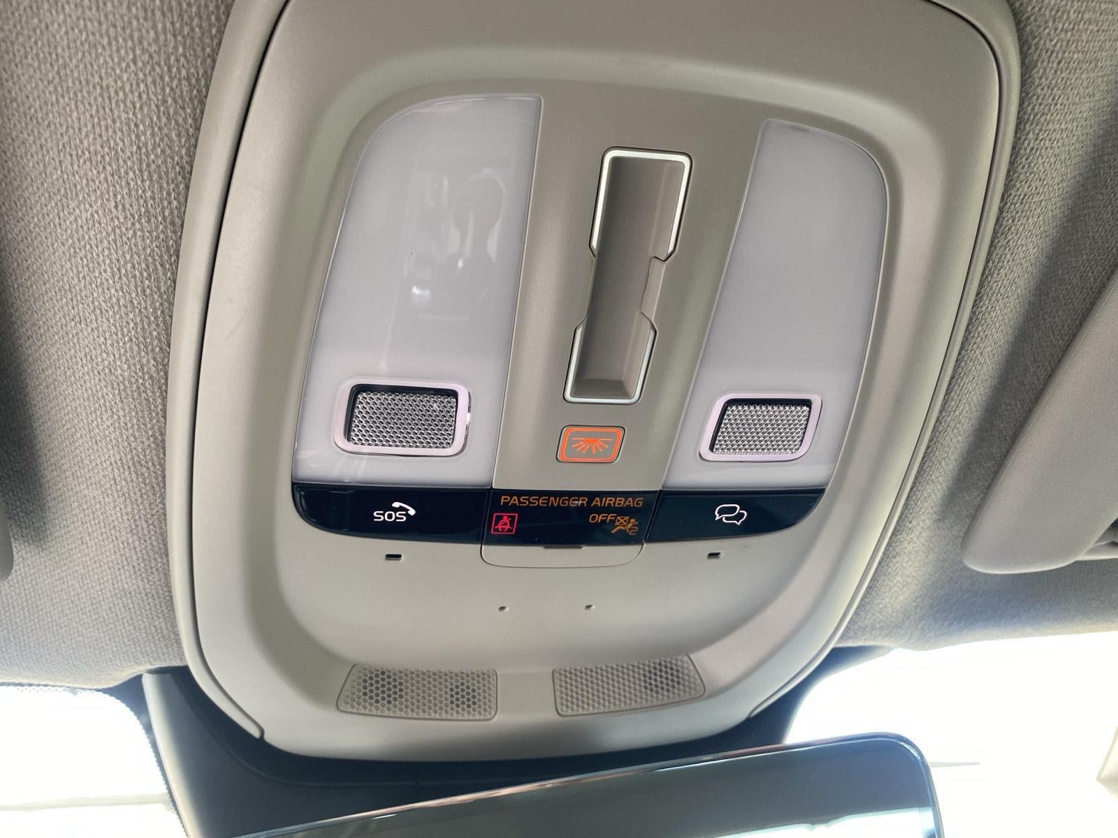 2024 Volvo XC40 Plus Bright Theme