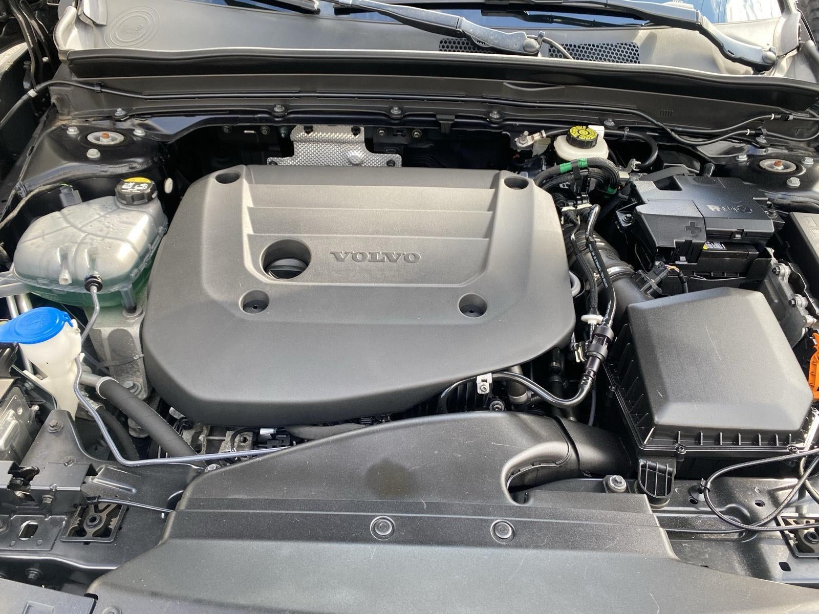 2024 Volvo XC40 Plus Bright Theme